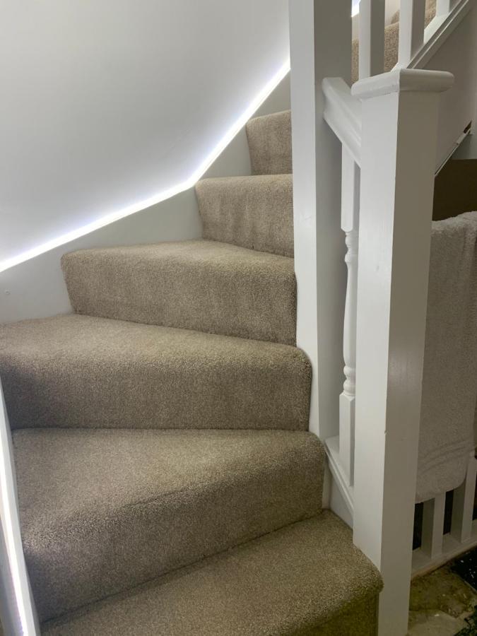 Air Conditioned Modern Double Bed Room With Private Attached Bathroom - Free Parking - Near London Heathrow Airport & Southall Broadway Eksteriør billede