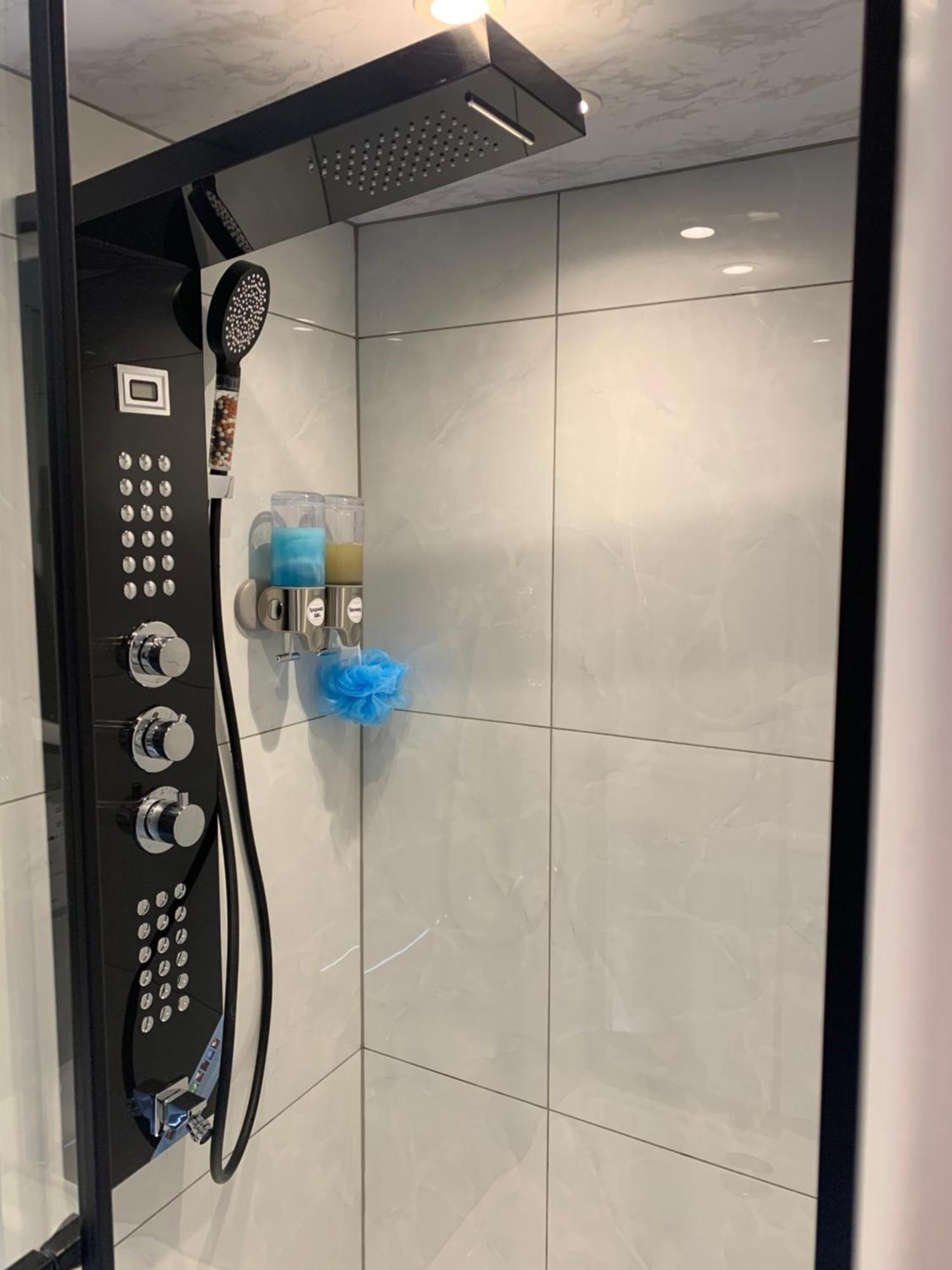 Air Conditioned Modern Double Bed Room With Private Attached Bathroom - Free Parking - Near London Heathrow Airport & Southall Broadway Eksteriør billede