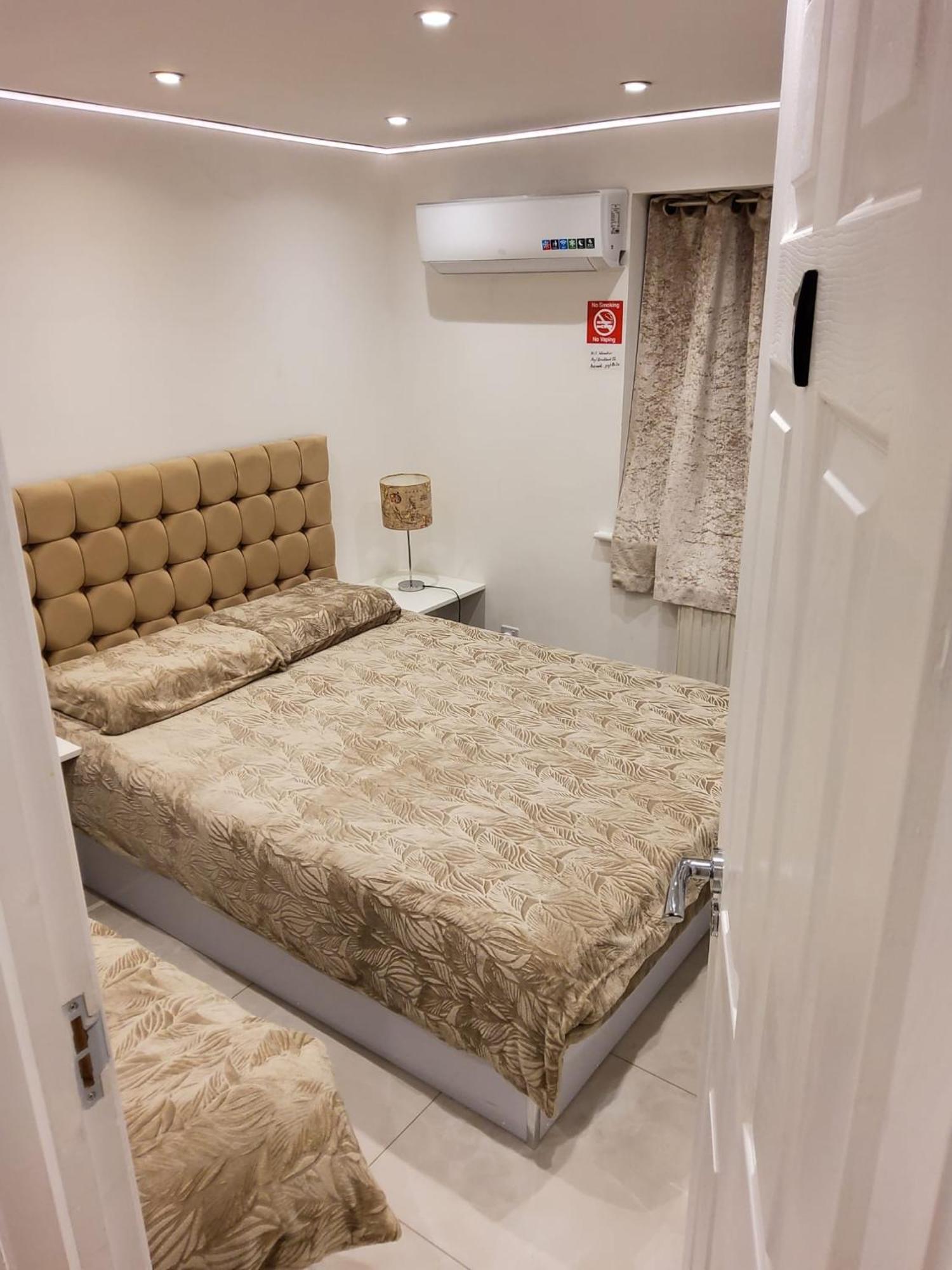 Air Conditioned Modern Double Bed Room With Private Attached Bathroom - Free Parking - Near London Heathrow Airport & Southall Broadway Eksteriør billede