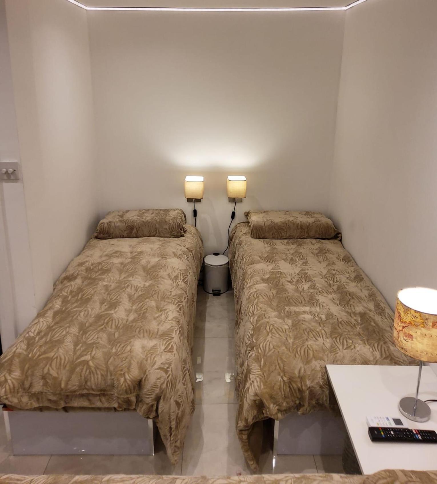 Air Conditioned Modern Double Bed Room With Private Attached Bathroom - Free Parking - Near London Heathrow Airport & Southall Broadway Eksteriør billede